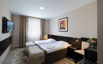 Фото номера Двухместный номер с 2 отдельными кроватями Отель Hotel Picaro Żarska Wieś Południe A4 kierunek Polska г. Żarska 22