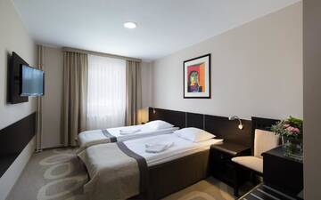 Фото номера Двухместный номер с 2 отдельными кроватями Отель Hotel Picaro Żarska Wieś Południe A4 kierunek Polska г. Żarska 6